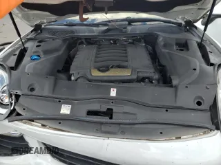 2017 Porsche Cayenne z VIN WP1AA2A20HKA90715, wystawiony jako Copart lot #53635315 z przebiegiem 131 703 mil mil oraz Szkody całkowita. Historia ofert i sprzedaży dostępna na DreamBid. Obrazek 12.