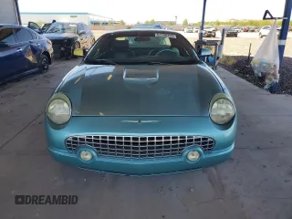 2002 Ford Thunderbird Hardtop Premium z VIN 1FAHP60A22Y109399, wystawiony jako Copart lot #61760324 z przebiegiem 137 158 mil mil oraz Szkoda całkowita • Salvage title. Historia ofert i sprzedaży dostępna na DreamBid. Obrazek 5.