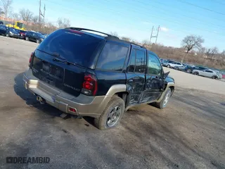 2004 Chevrolet TrailBlazer LS with VIN 1GNDT13S742304861, listed as a IAAI auction lot 41597648 with 126,526 mi miles. Bid and sale history available at carsss.com. Image 4.