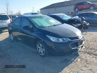 2017 Chevrolet Cruze LS z VIN 1G1BC5SM5H7148993, wystawiony jako IAAI lot #41865765 z przebiegiem 110 953 mil mil oraz . Historia ofert i sprzedaży dostępna na DreamBid. Obrazek 1.