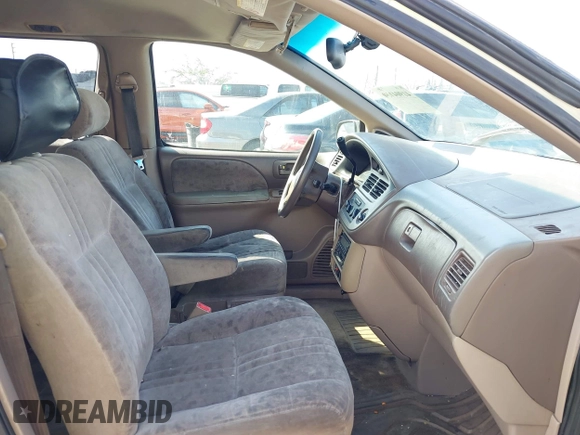 2001 Toyota Sienna LE with VIN 4T3ZF13C21U352205, listed as a IAAI auction lot 41904160 with 185,293 mi miles. Bid and sale history available at carsss.com. Image 5.
