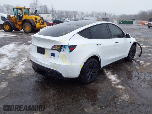 2024 Tesla Model Y Long Range z VIN 7SAYGDEE5RA326577, wystawiony jako IAAI lot #41531364 z przebiegiem 5353 mil mil oraz . Historia ofert i sprzedaży dostępna na DreamBid. Obrazek 20.