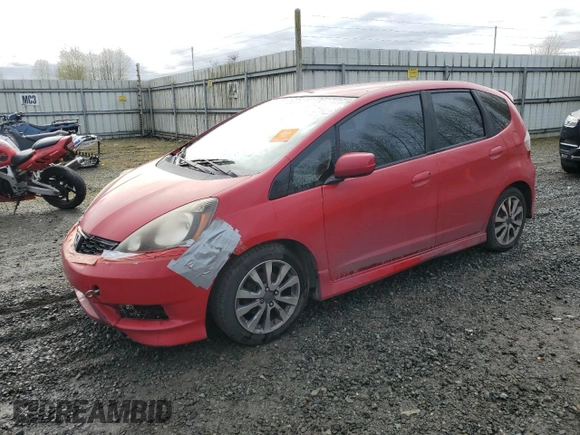 2013 Honda Fit Sport z VIN JHMGE8H69DC076469, wystawiony jako Copart lot #52234765 z przebiegiem 311 867 mil mil oraz Czysty tytuł • Clean title. Historia ofert i sprzedaży dostępna na DreamBid. Obrazek 1.