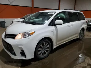 2019 Toyota Sienna LE z VIN 5TDJZ3DC4KS215557, wystawiony jako Copart lot #44394825 z przebiegiem 122 771 mil mil oraz Szkoda całkowita • Salvage title. Historia ofert i sprzedaży dostępna na DreamBid. Obrazek 1.