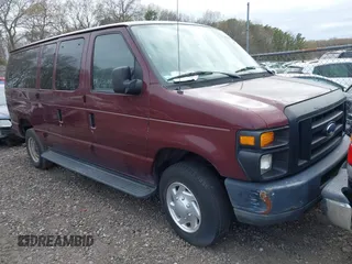 2010 Ford Econoline Passenger XL z VIN 1FBNE3BL9ADA08371, wystawiony jako IAAI lot #41849545 z przebiegiem Nie podano mil oraz . Historia ofert i sprzedaży dostępna na DreamBid. Obrazek 1.