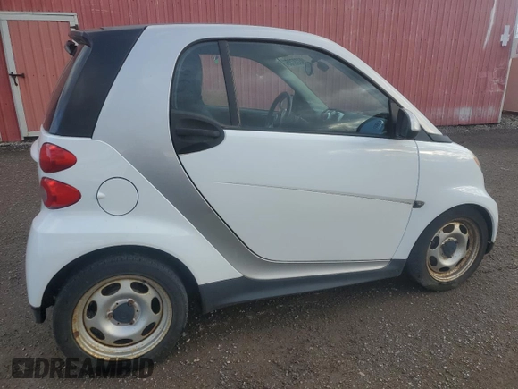 2013 Smart fortwo Pure z VIN WMEEJ3BA8DK619967, wystawiony jako Copart lot #49723735 z przebiegiem Nie podano mil oraz Tytuł czysty. Historia ofert i sprzedaży dostępna na DreamBid. Obrazek 3.