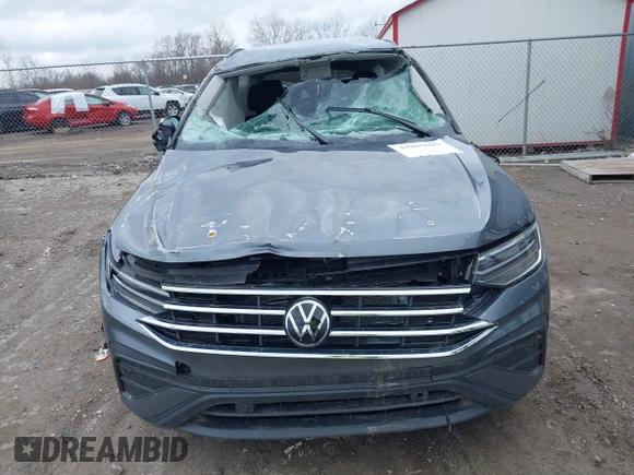 2024 Volkswagen Tiguan S with VIN 3VVFB7AX5RM188177, listed as a IAAI auction lot 41865699 with 7,823 mi miles and . Bid and sale history available at DreamBid. Image 11.
