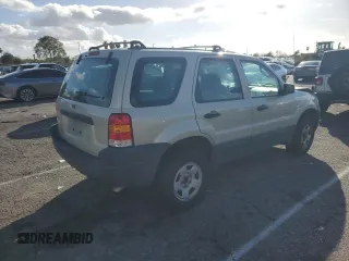 2004 Ford Escape XLS with VIN 1FMYU021X4KA41111, listed as a Copart auction lot 45393765 with 125,492 mi miles and Salvage Title. Bid and sale history available at DreamBid. Image 3.