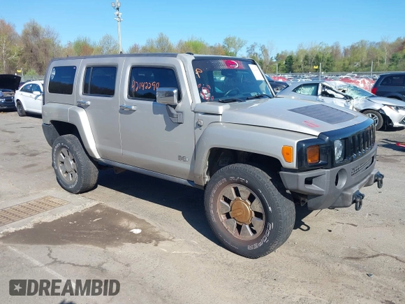 2006 Hummer H3 z VIN 5GTDN136568208970, wystawiony jako IAAI lot #42142290 z przebiegiem 194 677 mil mil oraz . Historia ofert i sprzedaży dostępna na DreamBid. Obrazek 1.