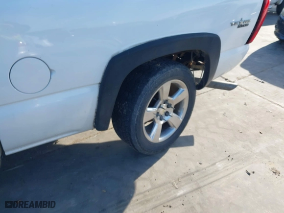 2003 Chevrolet Silverado 1500 LS with VIN 2GCEC19T231309266, listed as a IAAI auction lot 41304199 with 181,761 mi miles. Bid and sale history available at carsss.com. Image 18.