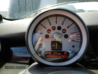 2008 MINI Hardtop z VIN WMWMF33528TT60290, wystawiony jako Copart lot #57363895 z przebiegiem 77 814 mil mil oraz Czysty tytuł • Clean title. Historia ofert i sprzedaży dostępna na DreamBid. Obrazek 9.