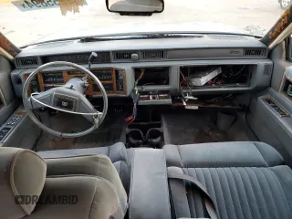1985 Cadillac Fleetwood z VIN 1G6CB6984F4325337, wystawiony jako Copart lot #82255894 z przebiegiem 46 192 mil mil oraz Czysty tytuł • Clean title. Historia ofert i sprzedaży dostępna na DreamBid. Obrazek 8.