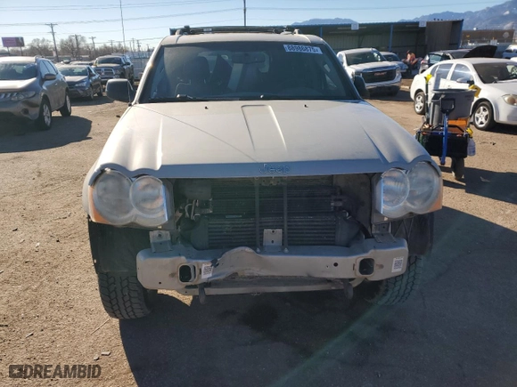 2008 Jeep Grand Cherokee Laredo with VIN 1J8HR48M28C132252, listed as a Copart auction lot 88986875 with 176,907 mi miles and Salvage Title. Bid and sale history available at carsss.com. Image 5.