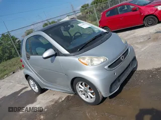 2012 Smart fortwo Pure z VIN WMEEJ3BA1CK560131, wystawiony jako IAAI lot #41540976 z przebiegiem 58 962 mil mil oraz . Historia ofert i sprzedaży dostępna na DreamBid. Obrazek 1.