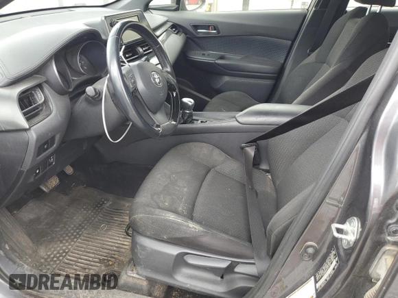 2018 Toyota C-HR XLE z VIN JTNKHMBX2J1011026, wystawiony jako Copart lot #54720135 z przebiegiem 63 614 mil mil oraz Szkoda całkowita • Salvage title. Historia ofert i sprzedaży dostępna na DreamBid. Obrazek 7.
