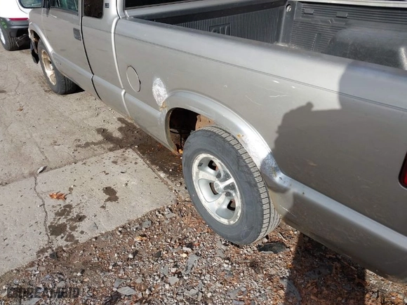 2003 Chevrolet S-10 with VIN 1GCCS19H238119597, listed as a IAAI auction lot 40849458 with 79,069 mi miles. Bid and sale history available at carsss.com. Image 13.