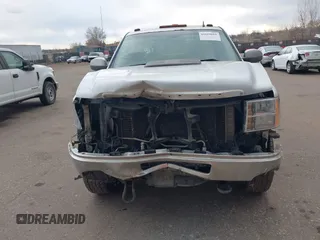 2013 GMC Sierra 2500HD SLT z VIN 1GT121C83DF202114, wystawiony jako IAAI lot #41669669 z przebiegiem 179 676 mil mil oraz . Historia ofert i sprzedaży dostępna na DreamBid. Obrazek 6.