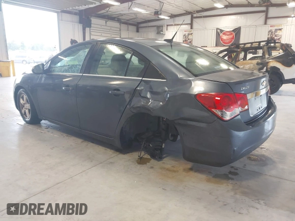 2014 Chevrolet Cruze 1LT z VIN 1G1PC5SB4E7140559, wystawiony jako IAAI lot #42622597 z przebiegiem 127 756 mil mil oraz . Historia ofert i sprzedaży dostępna na DreamBid. Obrazek 3.