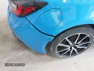 2022 Toyota 86 z VIN JF1ZNBC11N8756315, wystawiony jako IAAI lot #41431453 z przebiegiem 30 560 mil mil oraz . Historia ofert i sprzedaży dostępna na DreamBid. Obrazek 19.
