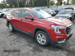 2024 GMC Terrain SLE z VIN 3GKALTEG5RL384672, wystawiony jako Copart lot #53125205 z przebiegiem 13 736 mil mil oraz Szkody całkowita. Historia ofert i sprzedaży dostępna na DreamBid. Obrazek 4.