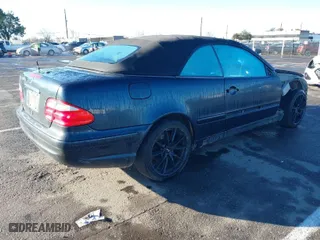 2000 Mercedes-Benz CLK-Class with VIN WDBLK70G0YT032551, listed as a IAAI auction lot 41501213 with 134,274 mi miles. Bid and sale history available at carsss.com. Image 4.