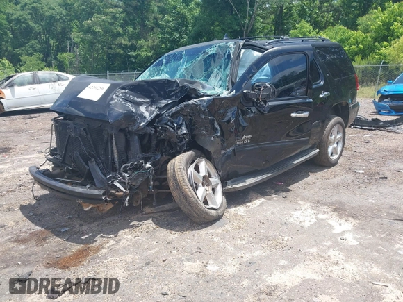 2013 Chevrolet Tahoe LT z VIN 1GNSCBE09DR366696, wystawiony jako IAAI lot #42201250 z przebiegiem 199 105 mil mil oraz . Historia ofert i sprzedaży dostępna na DreamBid. Obrazek 18.