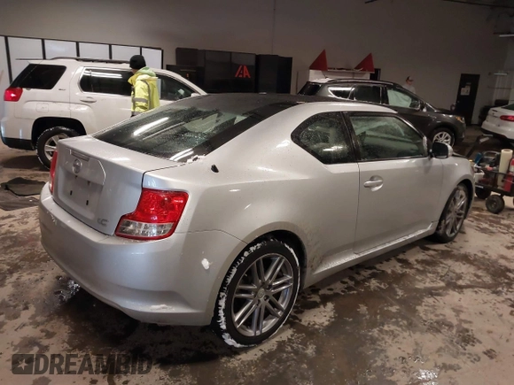 2011 Scion tC z VIN JTKJF5C76B3006789, wystawiony jako IAAI lot #41571706 z przebiegiem 92 169 mil mil oraz . Historia ofert i sprzedaży dostępna na DreamBid. Obrazek 4.