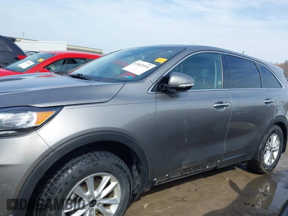 2019 Kia Sorento LX with VIN 5XYPG4A33KG476458, listed as a IAAI auction lot 41822014 with 103,501 mi miles. Bid and sale history available at carsss.com. Image 14.