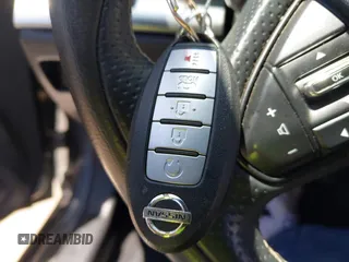 2020 Nissan Maxima SV z VIN 1N4AA6CV8LC375431, wystawiony jako IAAI lot #42182290 z przebiegiem 70 563 mil mil oraz . Historia ofert i sprzedaży dostępna na DreamBid. Obrazek 11.