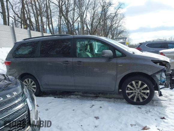 2017 Toyota Sienna LE with VIN 5TDJZ3DC5HS173134, listed as a IAAI auction lot 41256534 with 70,940 mi miles. Bid and sale history available at carsss.com. Image 14.