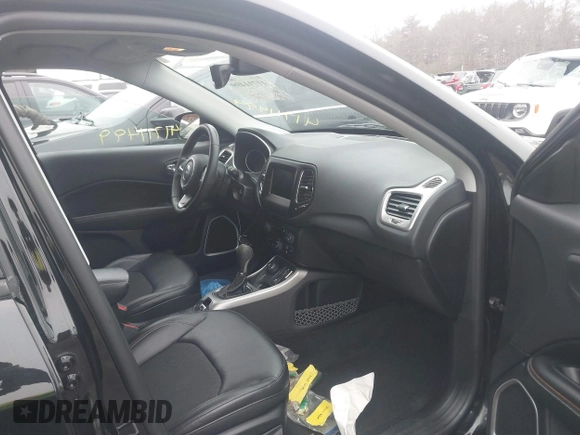 2018 Jeep Compass Altitude with VIN 3C4NJDBB0JT399781, listed as a IAAI auction lot 41711499 with 39,891 mi miles and . Bid and sale history available at carsss.com. Image 5.