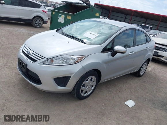 2013 Ford Fiesta SE z VIN 3FADP4BJ3DM207999, wystawiony jako IAAI lot #41880992 z przebiegiem 133 443 mil mil oraz . Historia ofert i sprzedaży dostępna na DreamBid. Obrazek 2.