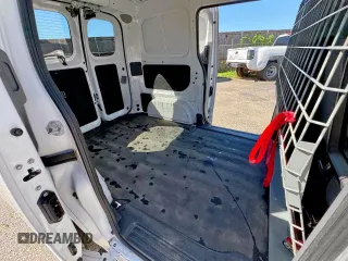 2018 Nissan NV200 S z VIN 3N6CM0KN0JK705415, wystawiony jako Copart lot #56692465 z przebiegiem 263 522 mil mil oraz Czysty tytuł • Clean title. Historia ofert i sprzedaży dostępna na DreamBid. Obrazek 6.