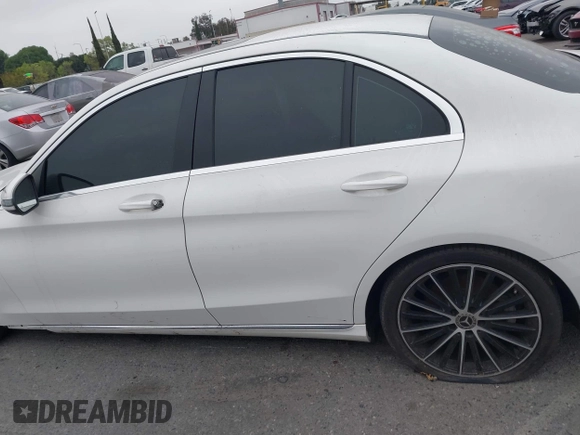 2019 Mercedes-Benz C 300 with VIN 55SWF8DB0KU290584, listed as a IAAI auction lot 42019267 with 88,717 mi miles and . Bid and sale history available at DreamBid. Image 14.