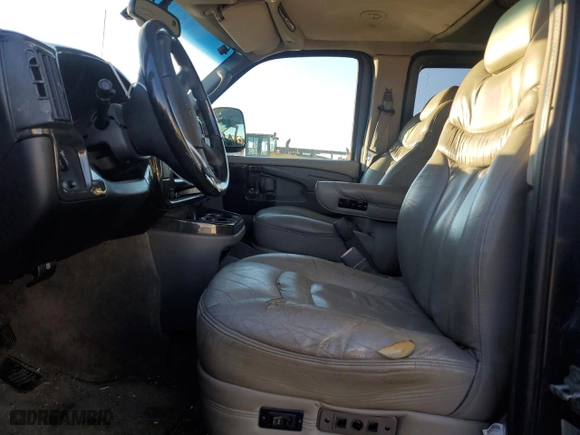 2005 GMC Savana Cargo Van YF7 Upfitter with VIN 1GDFH15T751187326, listed as a Copart auction lot 81948094 with 198,473 mi miles and Salvage Title. Bid and sale history available at carsss.com. Image 7.
