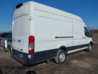 2023 Ford Transit Cargo z VIN 1FTBR3U80PKA07268, wystawiony jako IAAI lot #41815648 z przebiegiem 72 711 mil mil oraz . Historia ofert i sprzedaży dostępna na DreamBid. Obrazek 4.