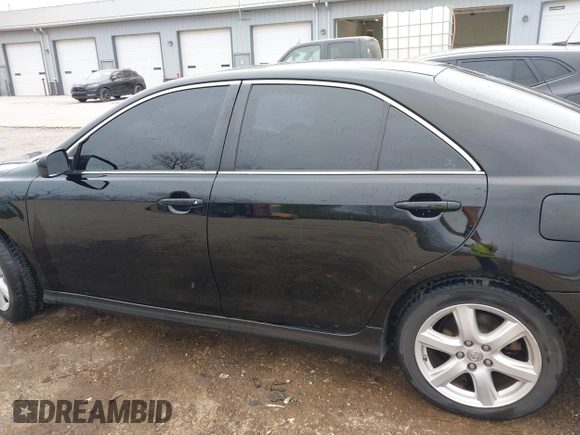 2008 Toyota Camry LE z VIN 4T1BE46K08U212553, wystawiony jako IAAI lot #42059593 z przebiegiem 475 590 mil mil oraz . Historia ofert i sprzedaży dostępna na DreamBid. Obrazek 14.