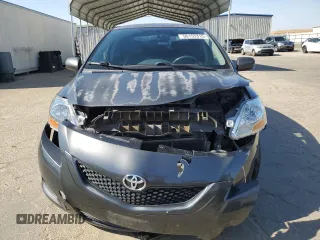 2009 Toyota Yaris z VIN JTDBT903891317448, wystawiony jako Copart lot #56153315 z przebiegiem 209 441 mil mil oraz Szkoda całkowita • Salvage title. Historia ofert i sprzedaży dostępna na DreamBid. Obrazek 5.