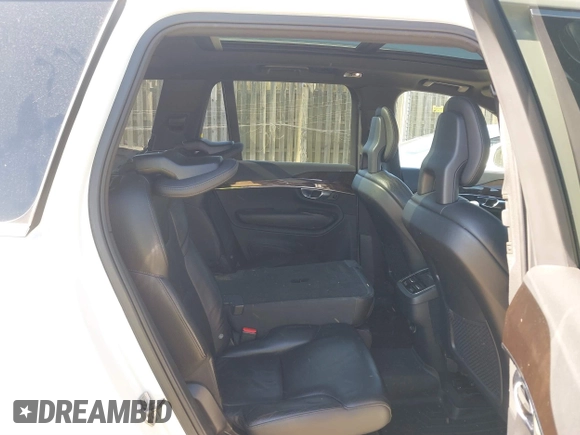 2017 Volvo XC90 Momentum with VIN YV4A22PK4H1171533, listed as a IAAI auction lot 41876321 with 136,906 mi miles. Bid and sale history available at carsss.com. Image 8.