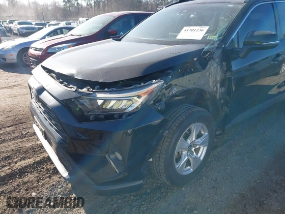 2019 Toyota RAV4 XLE with VIN 2T3W1RFV3KC002372, listed as a IAAI auction lot 41701236 with 111,706 mi miles. Bid and sale history available at carsss.com. Image 6.