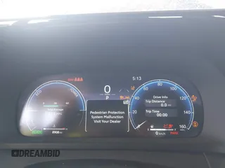 2025 Toyota Crown XLE z VIN JTDACAAJ3S3003355, wystawiony jako IAAI lot #42228765 z przebiegiem 8908 mil mil oraz . Historia ofert i sprzedaży dostępna na DreamBid. Obrazek 7.