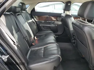 2015 Jaguar XJ Portfolio z VIN SAJWJ2GD4F8V79582, wystawiony jako Copart lot #42121395 z przebiegiem 65 017 mil mil oraz Szkoda całkowita • Salvage title. Historia ofert i sprzedaży dostępna na DreamBid. Obrazek 10.