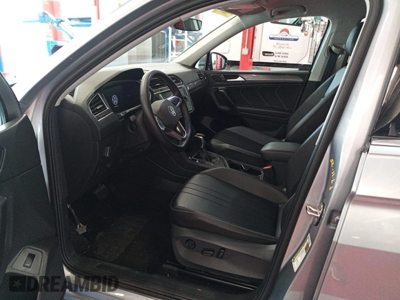2024 Volkswagen Tiguan SE with VIN 3VV3B7AX8RM108454, listed as a IAAI auction lot 42793135 with 34,423 mi miles and . Bid and sale history available at DreamBid. Image 14.