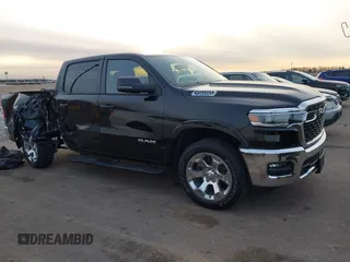 2025 Ram 1500 Big Horn z VIN 1C6RRFFG6SN504120, wystawiony jako IAAI lot #41278022 z przebiegiem 8 027 mil mil oraz . Historia ofert i sprzedaży dostępna na DreamBid. Obrazek 1.