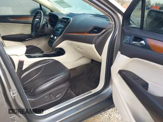 2016 Lincoln MKC Reserve with VIN 5LMCJ3D97GUJ31720, listed as a IAAI auction lot 41655116 with Not provided miles and . Bid and sale history available at DreamBid. Image 5.