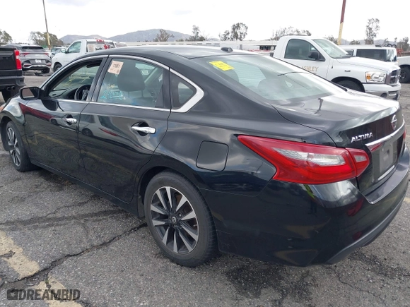 2018 Nissan Altima 2.5 SL with VIN 1N4AL3AP1JC198487, listed as a IAAI auction lot 41583866 with 146,172 mi miles. Bid and sale history available at carsss.com. Image 3.