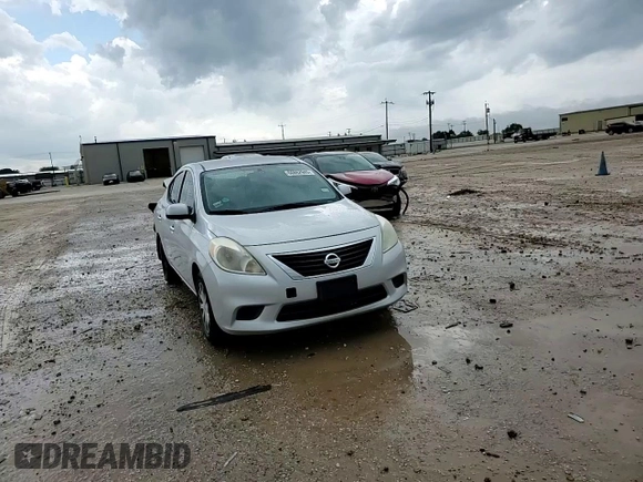 2012 Nissan Versa SV z VIN 3N1CN7AP3CL940595, wystawiony jako Copart lot #60862945 z przebiegiem 144 886 mil mil oraz Szkoda całkowita • Salvage title. Historia ofert i sprzedaży dostępna na DreamBid. Obrazek 13.