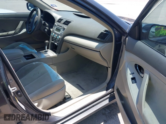 2009 Toyota Camry z VIN 4T1BE46K09U873808, wystawiony jako IAAI lot #42515981 z przebiegiem 115 188 mil mil oraz . Historia ofert i sprzedaży dostępna na DreamBid. Obrazek 5.