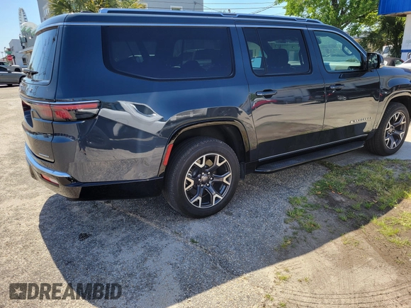 2024 Jeep Wagoneer Series III with VIN 1C4SJSDP8RS169144, listed as a IAAI auction lot 42025902 with 11,797 mi miles and . Bid and sale history available at DreamBid. Image 4.
