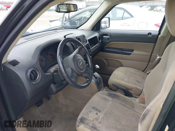 2013 Jeep Patriot Latitude with VIN 1C4NJPFB2DD233848, listed as a IAAI auction lot 41711832 with Not Provided miles. Bid and sale history available at carsss.com. Image 5.